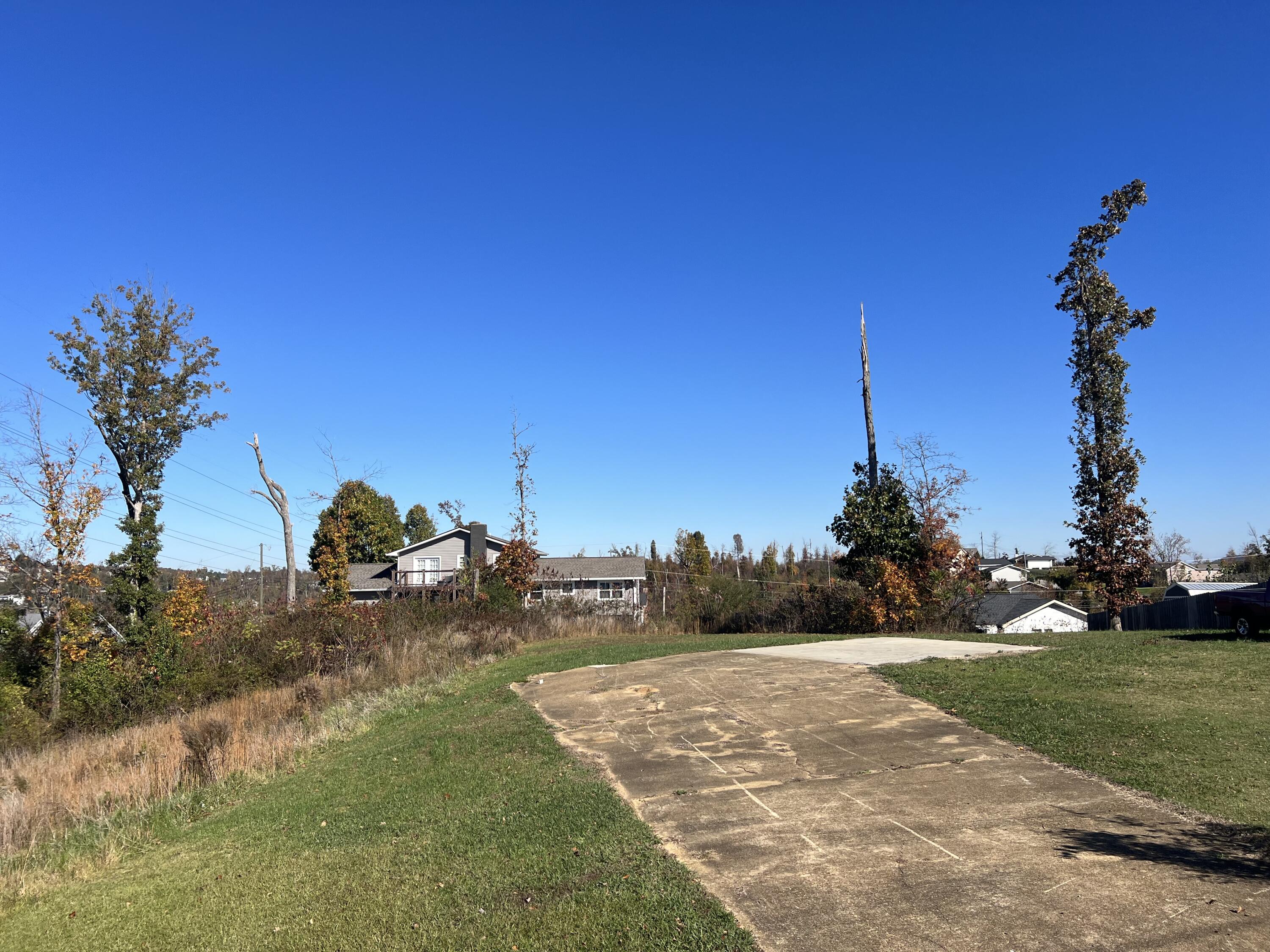 2349 Jennifer Drive Chattanooga, TN 37421 - Photo 5 of 12 Photo Nov 16 2024, 11 37 38 AM