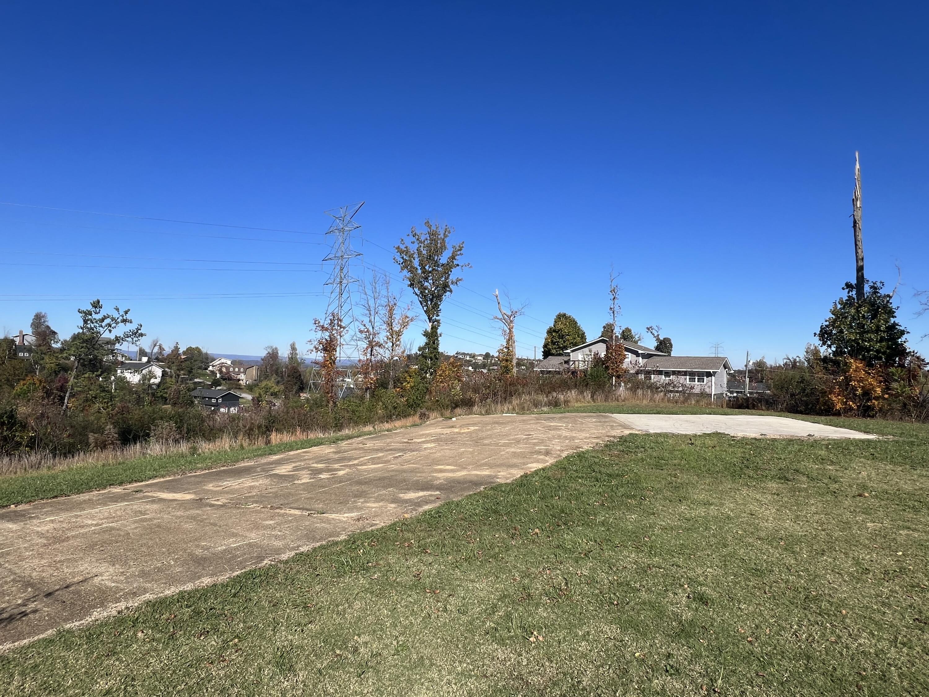 2349 Jennifer Drive Chattanooga, TN 37421 - Photo 6 of 12 Photo Nov 16 2024, 11 37 57 AM