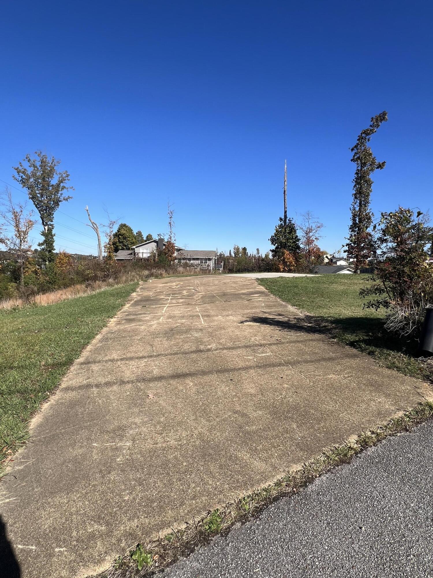 2349 Jennifer Drive Chattanooga, TN 37421 - Photo 7 of 12 Photo Nov 16 2024, 11 38 09 AM