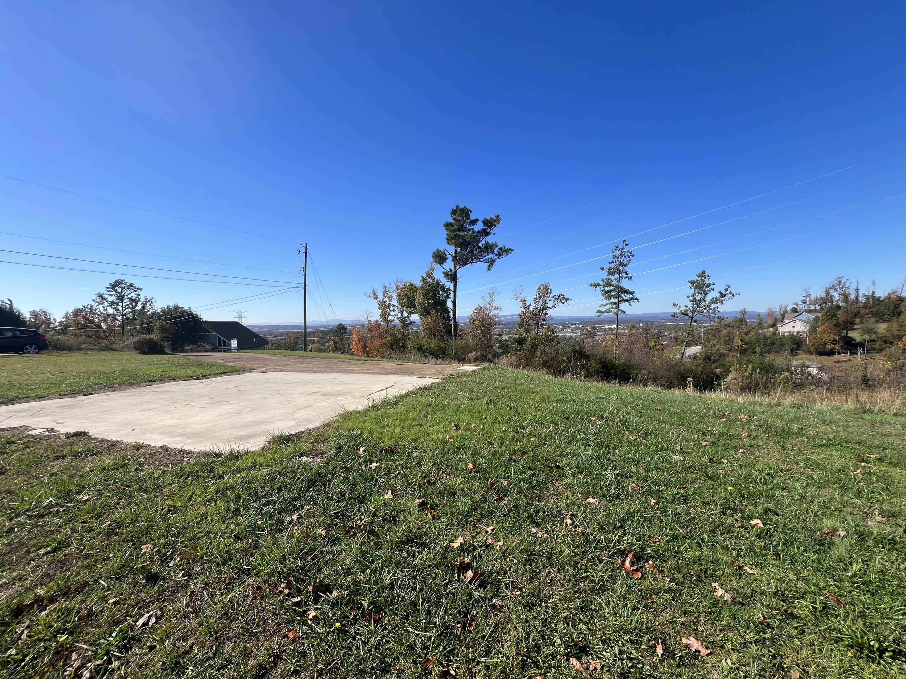 2349 Jennifer Drive Chattanooga, TN 37421 - Photo 8 of 12 Photo Nov 16 2024, 11 41 23 AM