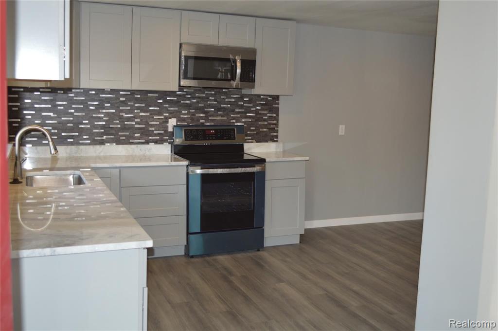 308 North Rochester Road, Unit 14 Clawson, MI 48017 - Photo 2 of 14