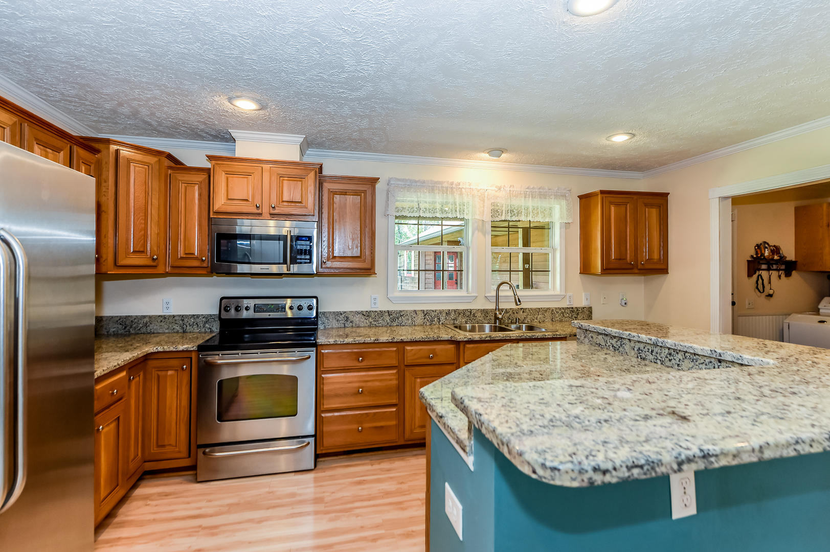 6325 Morganton Road Greenback, TN 37742 - Photo 19 of 40 Kitchen bar
