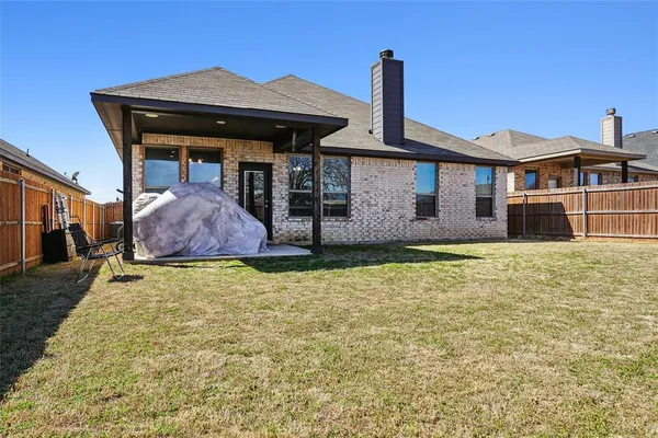 $2,100 | 1304 Beach Drive, Pelican Bay, TX 76020