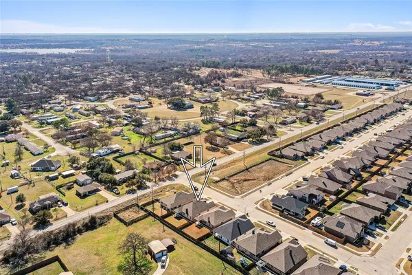 $2,100 | 1304 Beach Drive, Pelican Bay, TX 76020