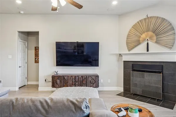 $2,100 | 1304 Beach Drive, Pelican Bay, TX 76020