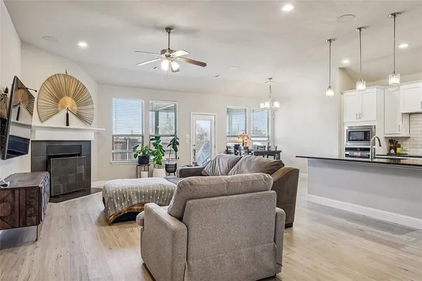 $2,100 | 1304 Beach Drive, Pelican Bay, TX 76020