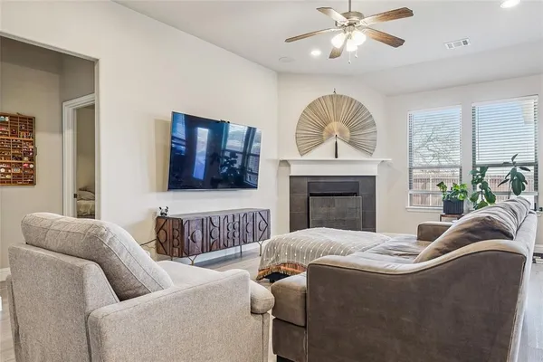 $2,100 | 1304 Beach Drive, Pelican Bay, TX 76020