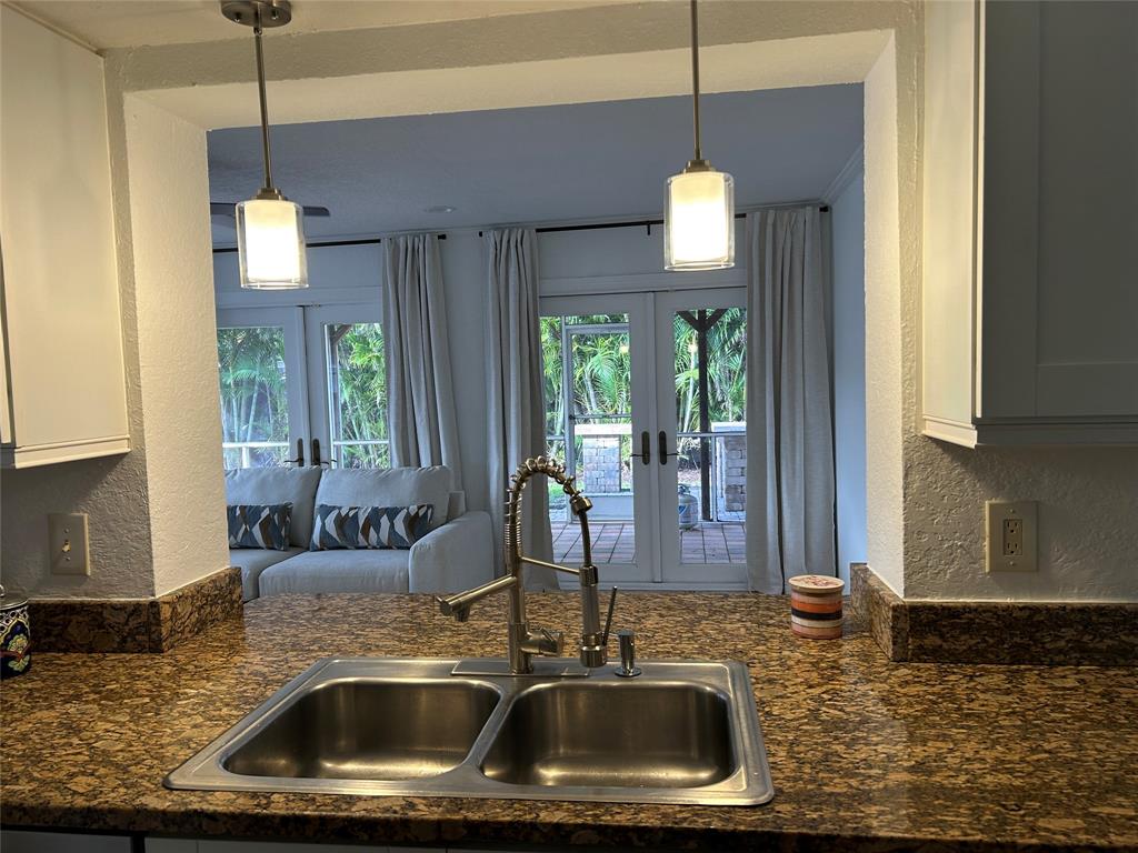 4431 Northeast 28th Avenue Lighthouse Point, FL 33064 - Photo 12 of 32