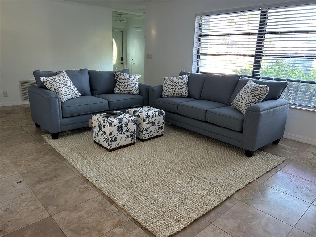 4431 Northeast 28th Avenue Lighthouse Point, FL 33064 - Photo 3 of 32