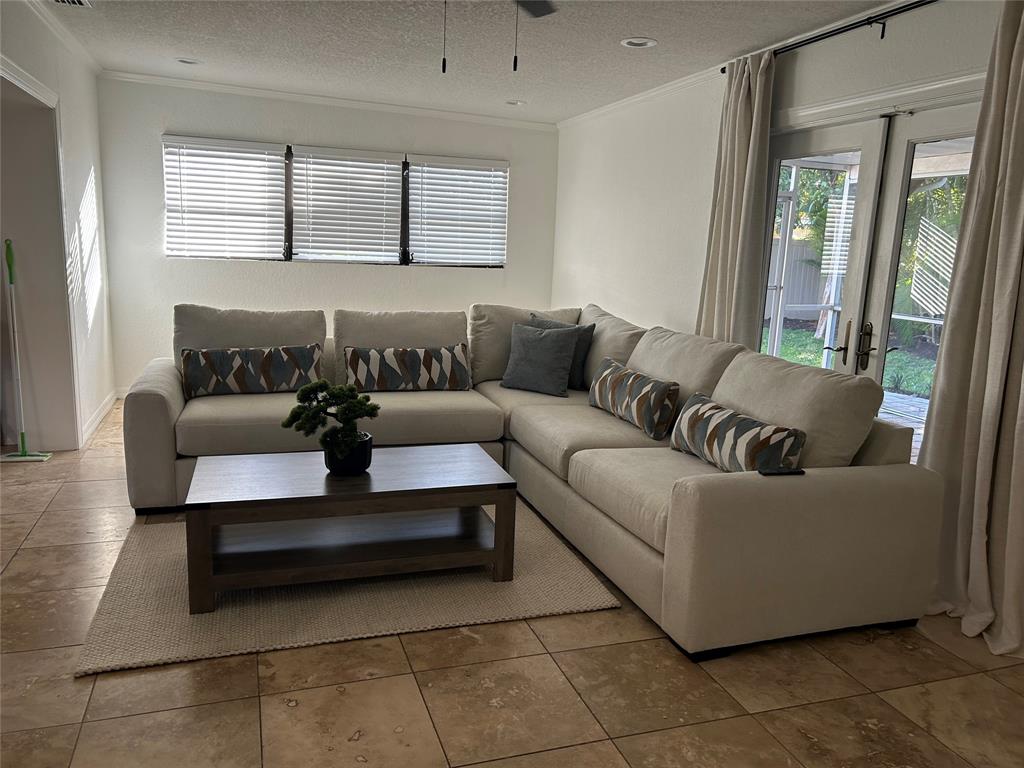 4431 Northeast 28th Avenue Lighthouse Point, FL 33064 - Photo 5 of 32