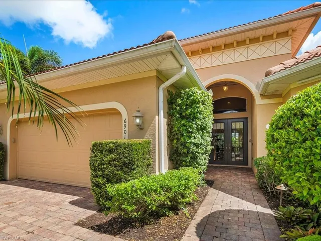 $899,000 | 6901 Bent Grass Drive, Naples, FL 34113