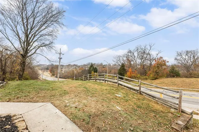 $300,000 | 13305 West 51st Street, Shawnee, KS 66216