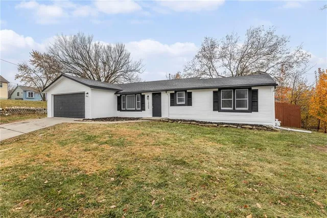 $300,000 | 13305 West 51st Street, Shawnee, KS 66216