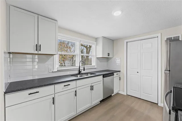 $300,000 | 13305 West 51st Street, Shawnee, KS 66216