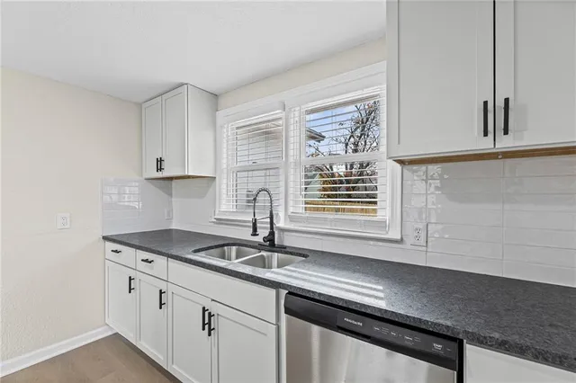 $300,000 | 13305 West 51st Street, Shawnee, KS 66216