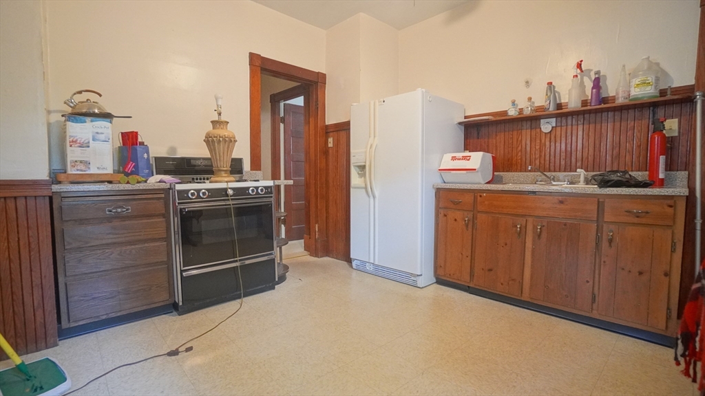 8 Vermont Street Springfield, MA 01108 - Photo 12 of 36 Gallery Image 12
