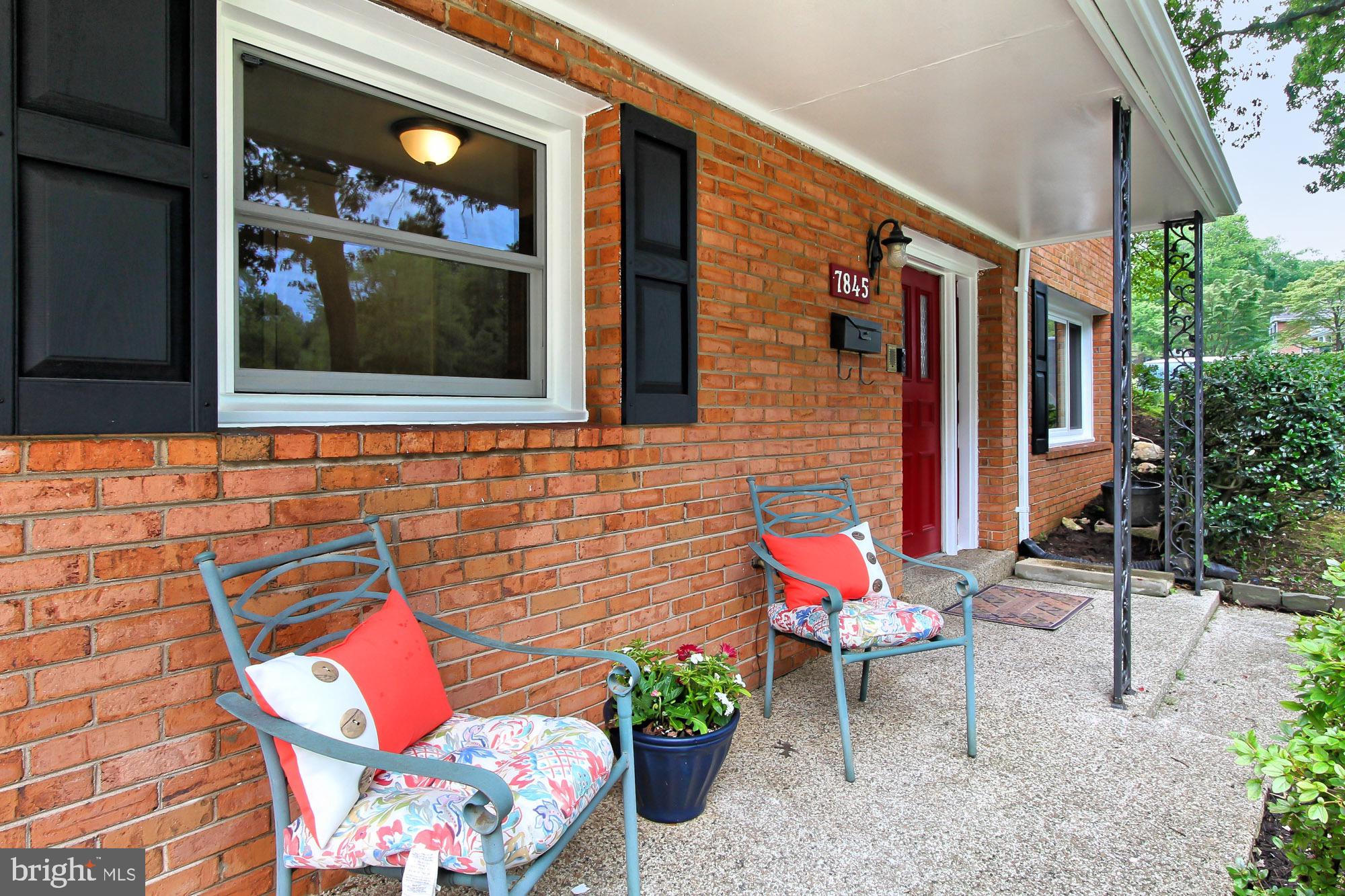7845 Doane Court Springfield, VA 22152 - Photo 5 of 43 Quaint Front Porch