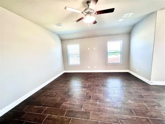 $2,490 | 537 Hillcrest Circle, Justin, TX 76247