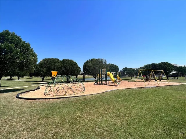 $2,490 | 537 Hillcrest Circle, Justin, TX 76247