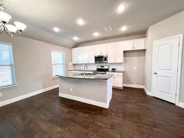 $2,490 | 537 Hillcrest Circle, Justin, TX 76247