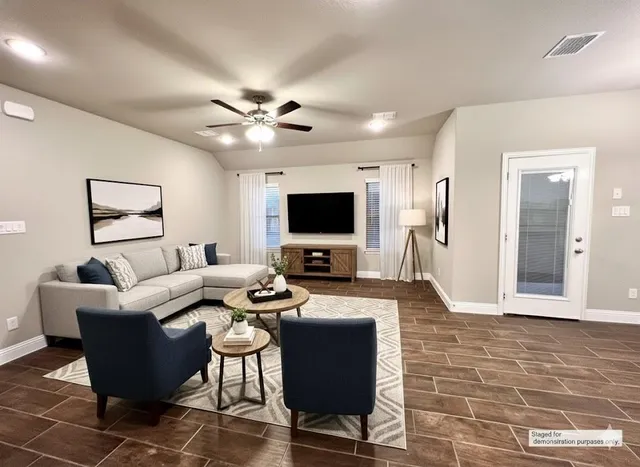 $2,490 | 537 Hillcrest Circle, Justin, TX 76247