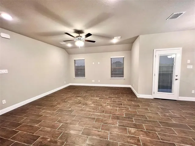 $2,490 | 537 Hillcrest Circle, Justin, TX 76247