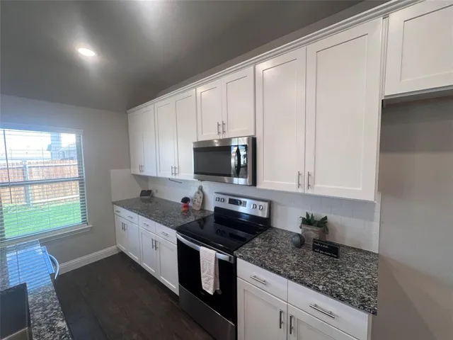 $2,490 | 537 Hillcrest Circle, Justin, TX 76247