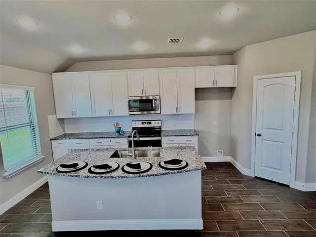 $2,490 | 537 Hillcrest Circle, Justin, TX 76247