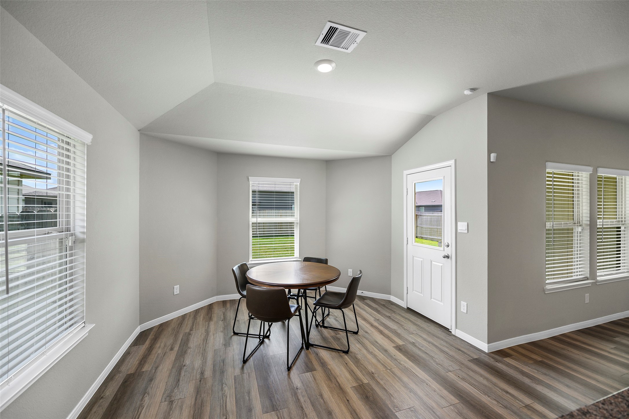 5333 Samuel Run Bryan, TX 77807 - Photo 7 of 30