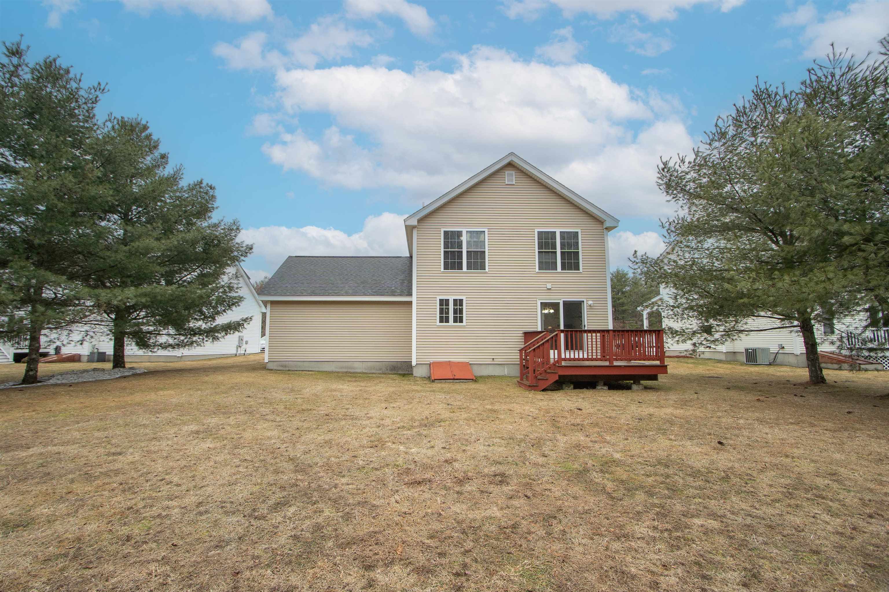 61 Marathon Way Manchester, NH 03109 - Photo 2 of 22