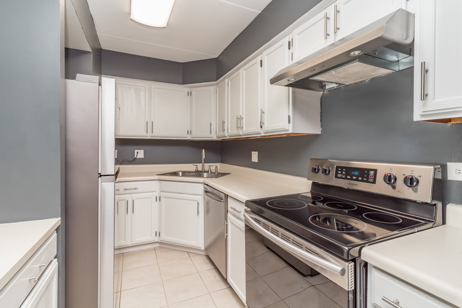 814 North River Road, Unit 2D Mount Prospect, IL 60056 - Photo 8 of 15 Gallery Image 8