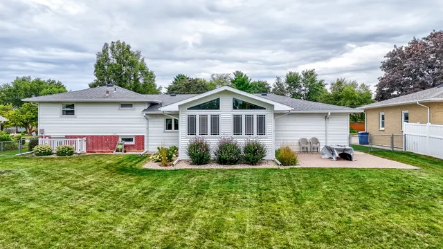 $247,500 | 1517 Sharon Road, Streator, IL 61364