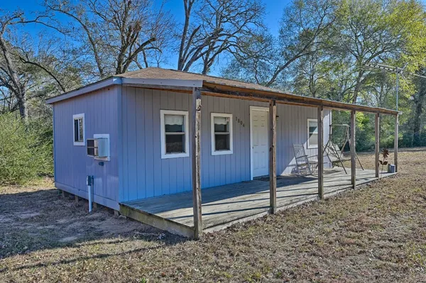 $525,000 | 1804 Farm To Market Road 109, New Ulm, TX 78950