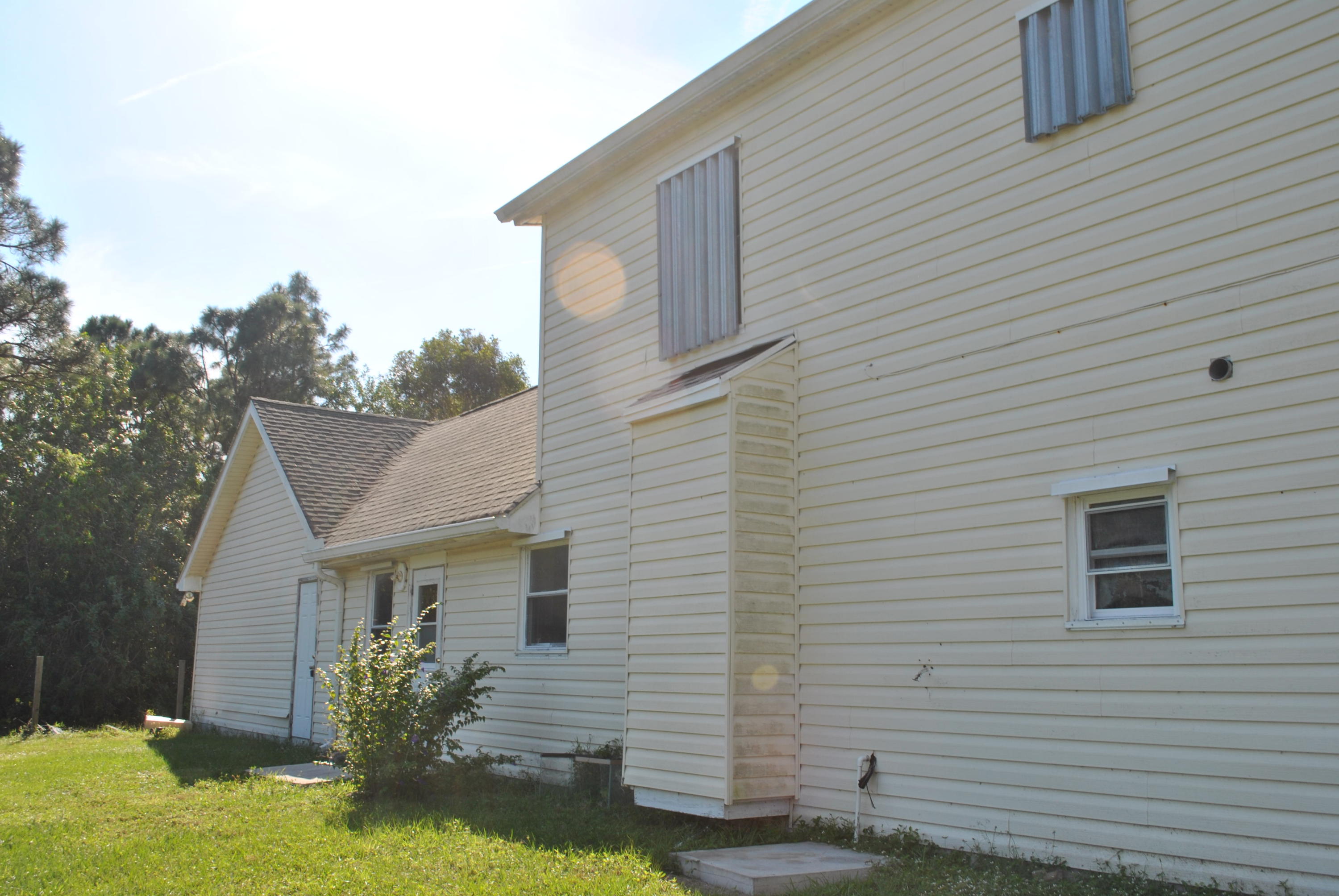 2439 Dyer Road Fort Pierce, FL 34952 - Photo 4 of 8 DSC_5717