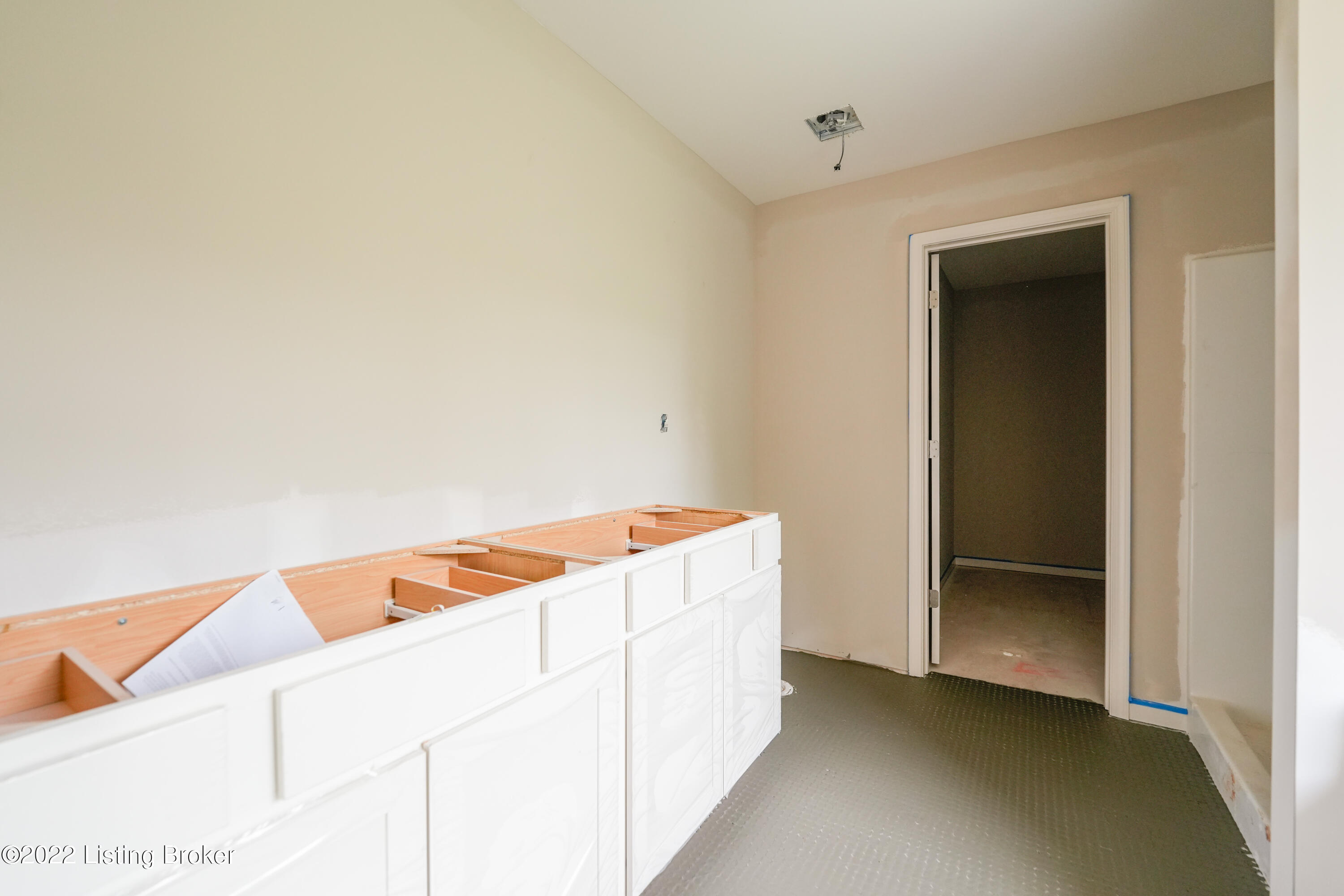8408 Gateway Run Road Louisville, KY 40229 - Photo 14 of 16 132 PW-26