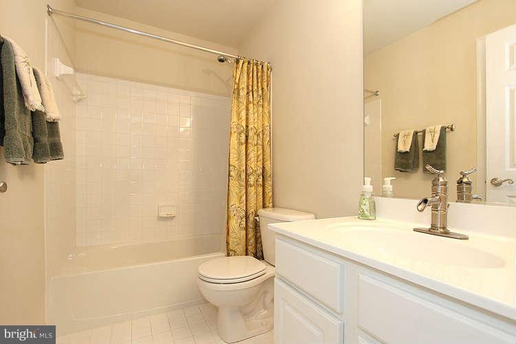 14205 Golden Hook Road Boyds, MD 20841 - Photo 21 of 26 Bath