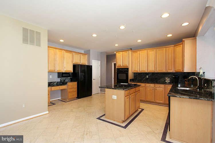14205 Golden Hook Road Boyds, MD 20841 - Photo 10 of 26 Kitchen