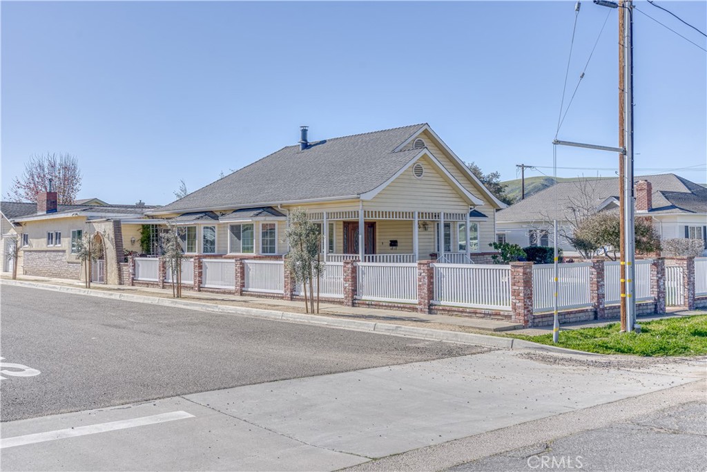 150 Pinal Avenue Santa Maria, CA 93455 - Photo 3 of 36 a front view of a house with a garden