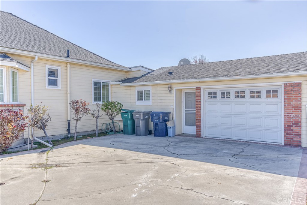 150 Pinal Avenue Santa Maria, CA 93455 - Photo 7 of 36 a front view of house with yard
