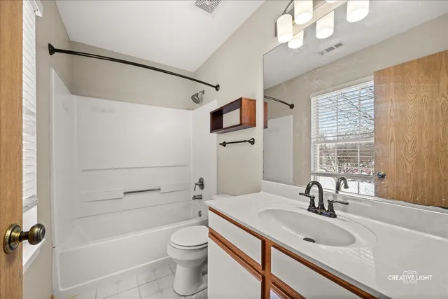 $3,000 | 2477 Smithfield Court, Aurora, IL 60503