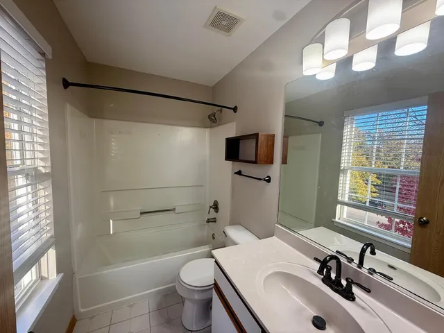 $3,000 | 2477 Smithfield Court, Aurora, IL 60503