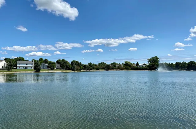 $3,000 | 2477 Smithfield Court, Aurora, IL 60503