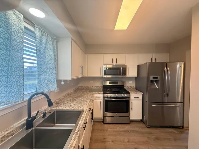 $3,000 | 2477 Smithfield Court, Aurora, IL 60503