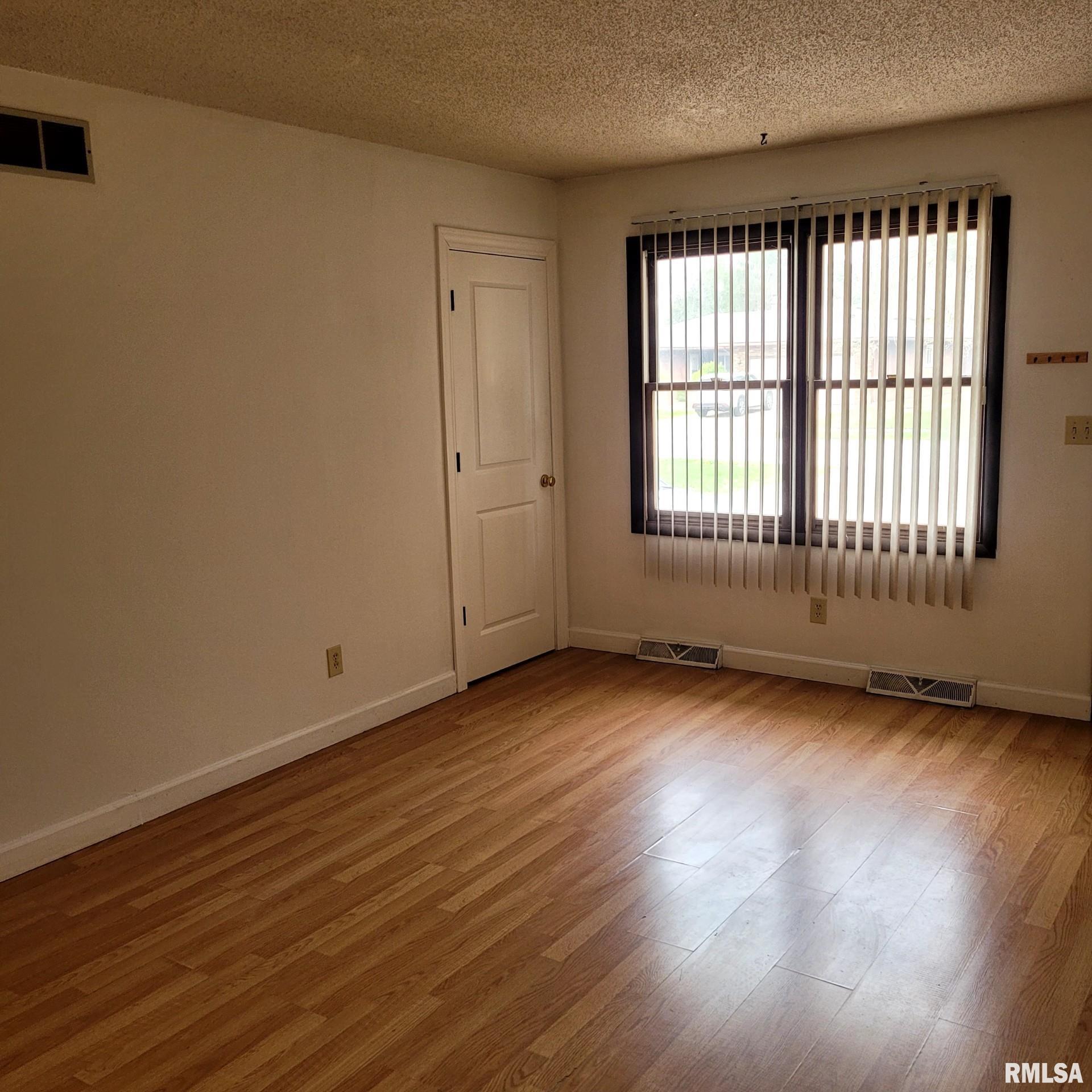2022 Austin Drive Springfield, IL 62704 - Photo 1 of 8