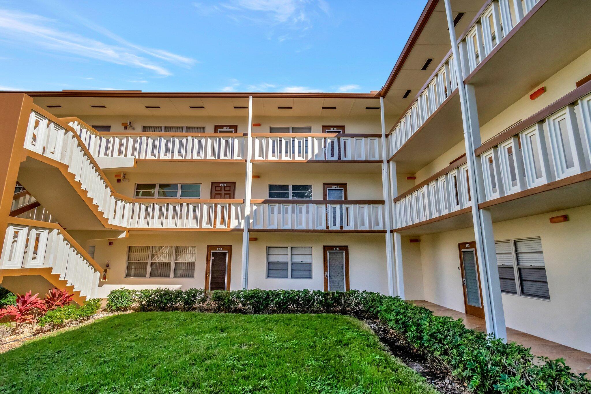 116 Mansfield C Boca Raton, FL 33434 - Photo 7 of 80 5-web-or-mls-DSC_3037