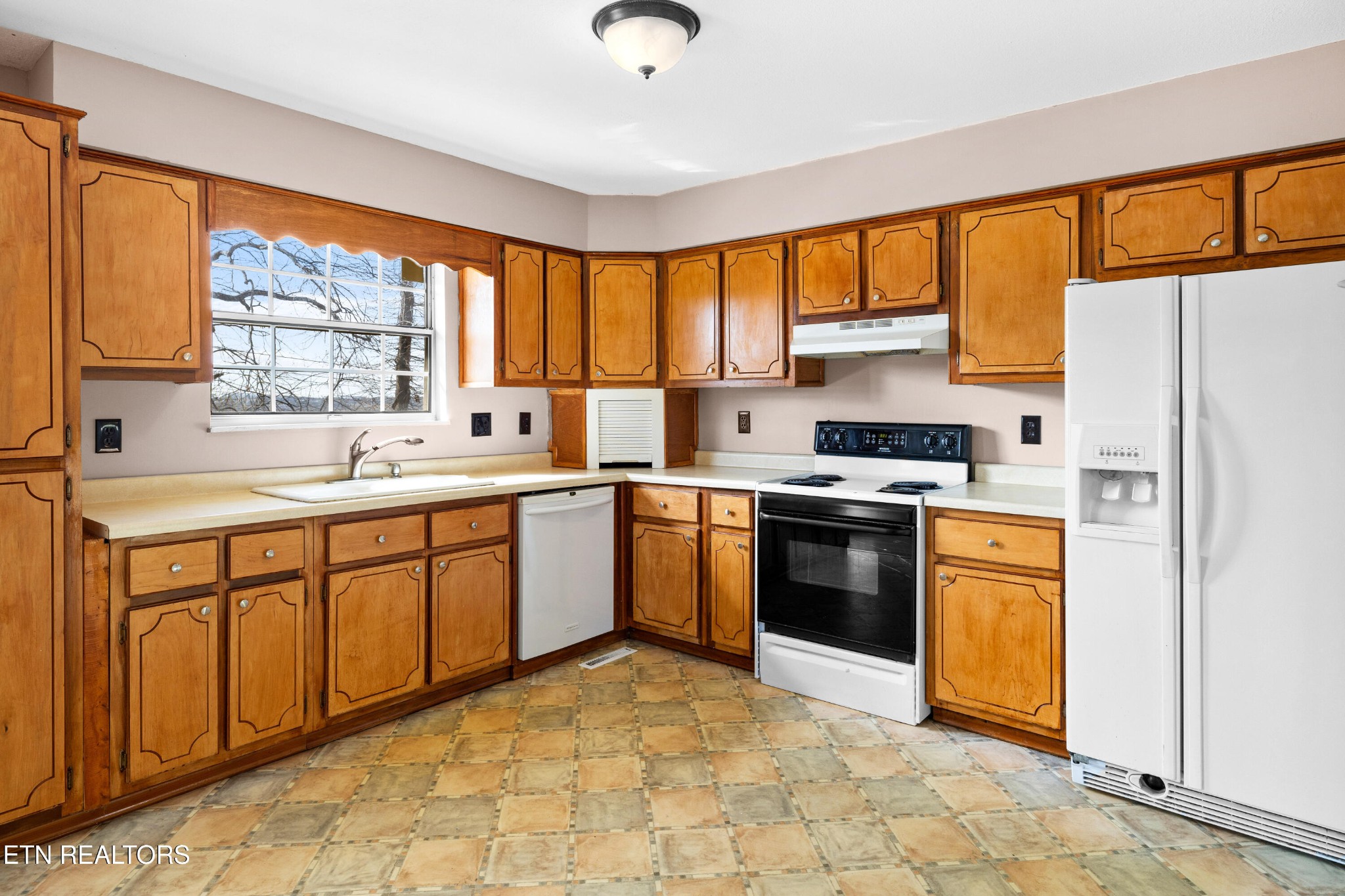 2005 Highland Road Maryville, TN 37801 - Photo 7 of 39 Gallery Image 7