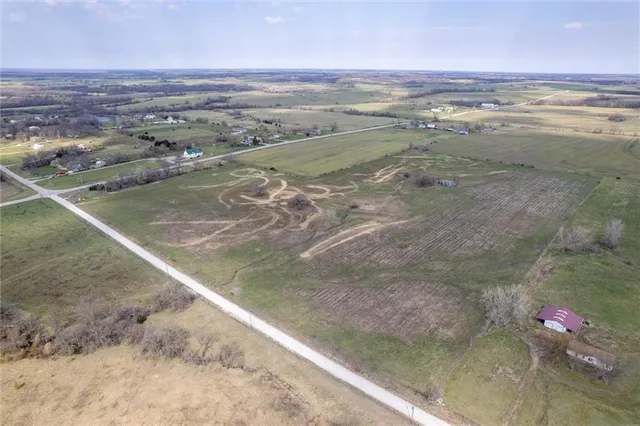 $361,000 | 7 Northeast 770 Road, Clinton, MO 64735