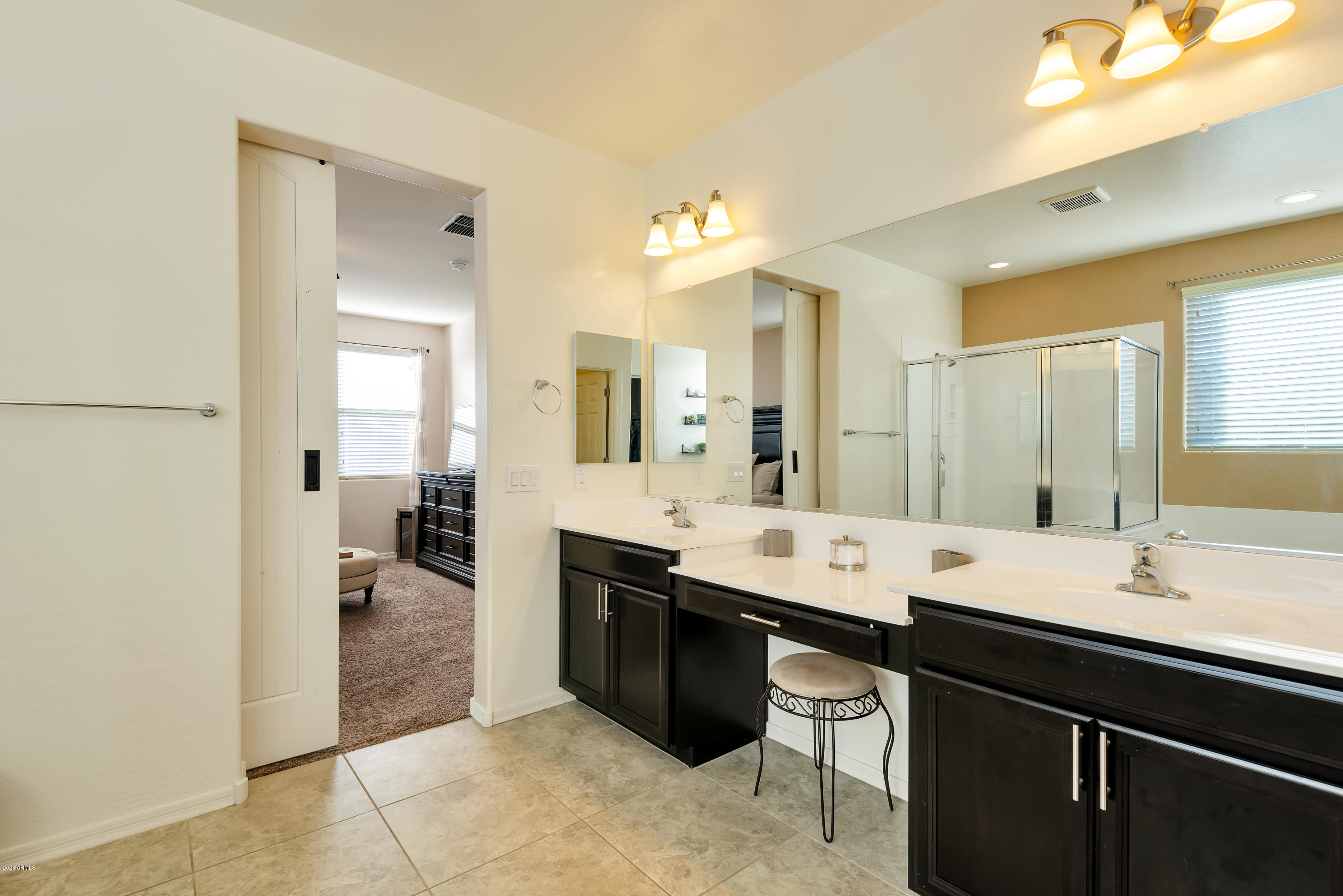 2523 East Beverly Road Phoenix, AZ 85042 - Photo 16 of 35 master bath