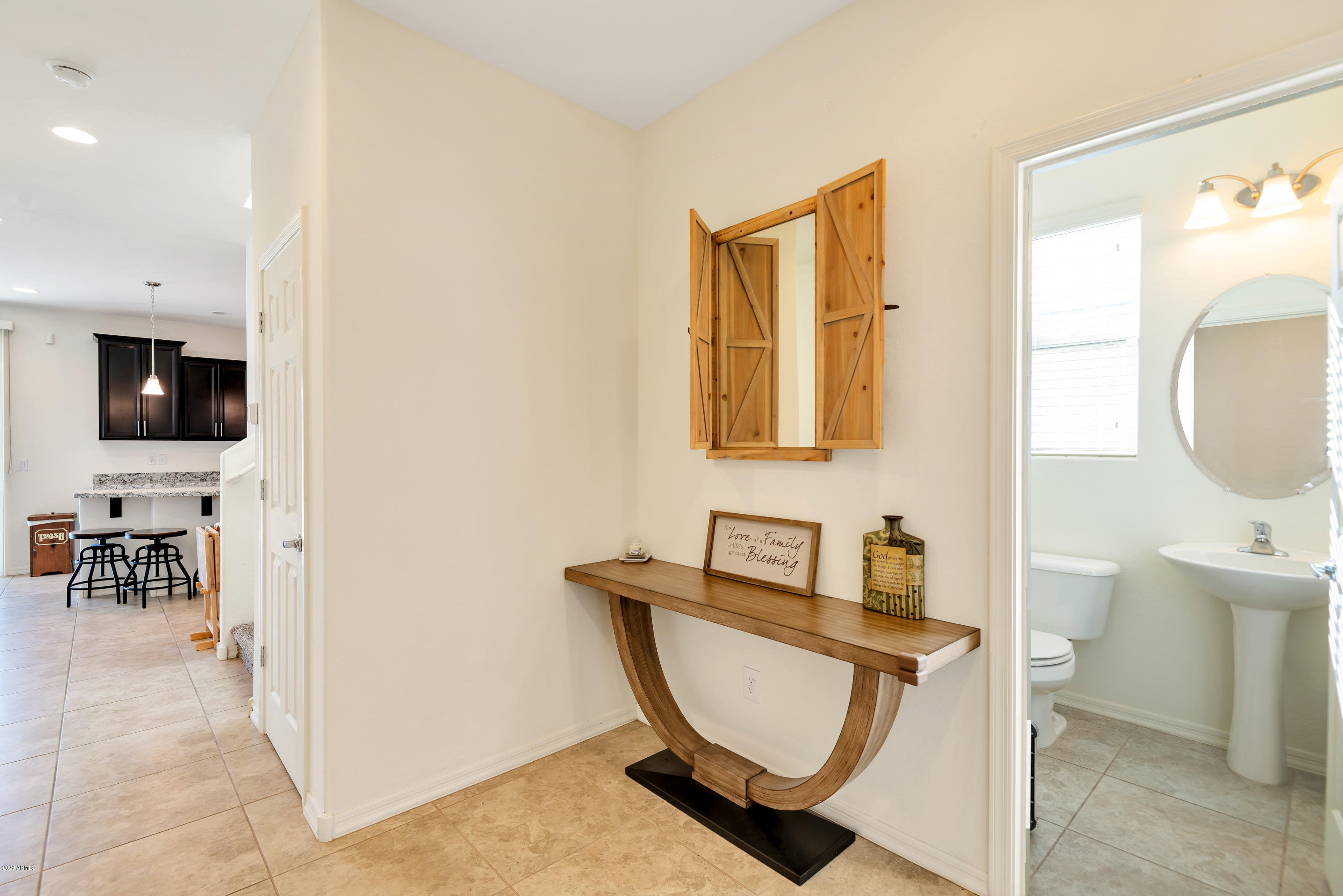 2523 East Beverly Road Phoenix, AZ 85042 - Photo 33 of 35 guest bath