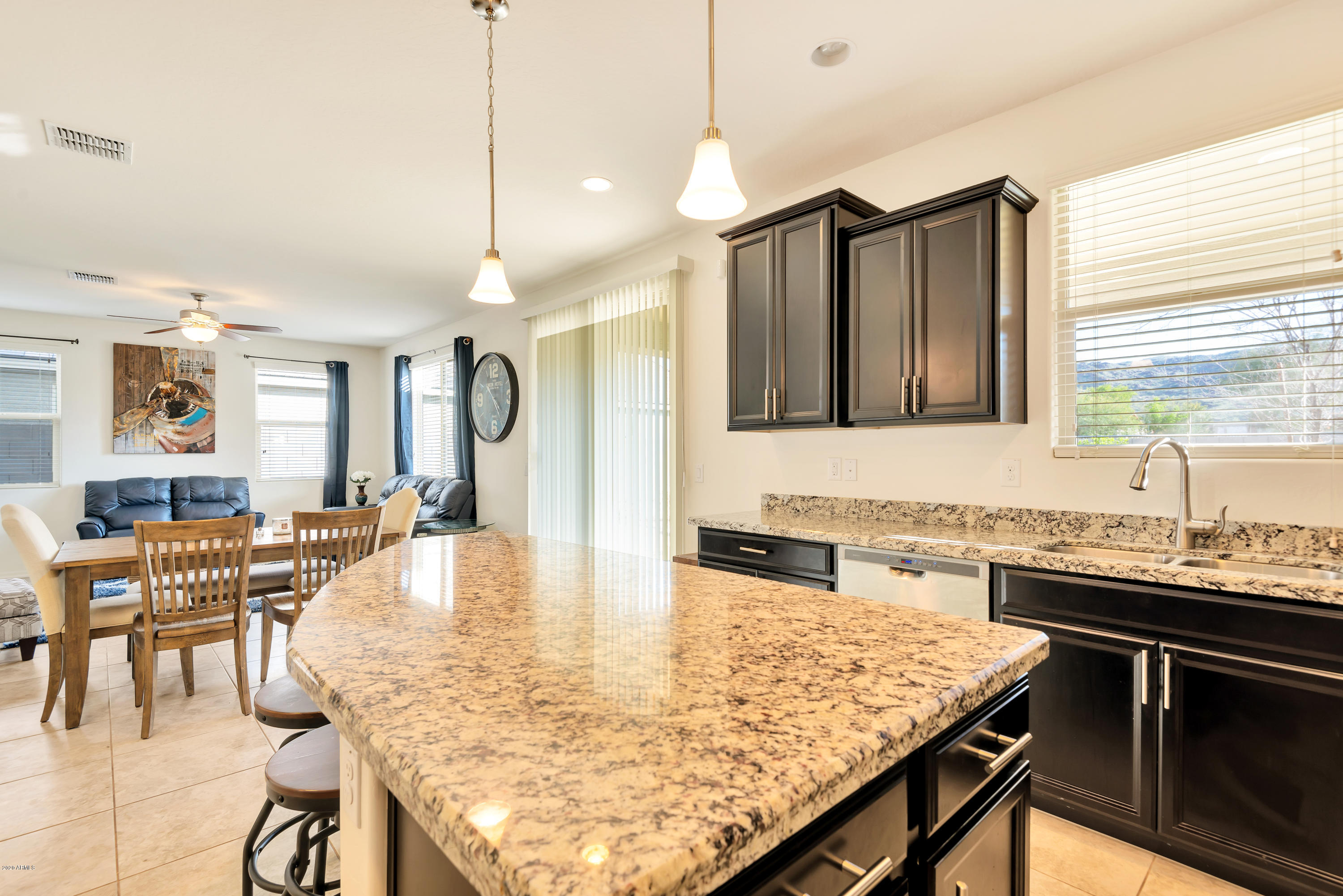 2523 East Beverly Road Phoenix, AZ 85042 - Photo 7 of 35 kitchen